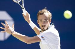 雷速体育比分官网-美国网球队爆冷英国网球队，梅德韦杰夫爆发神勇的简单介绍