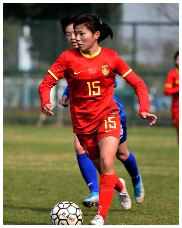 体育瞬间：中国女足队取得胜利