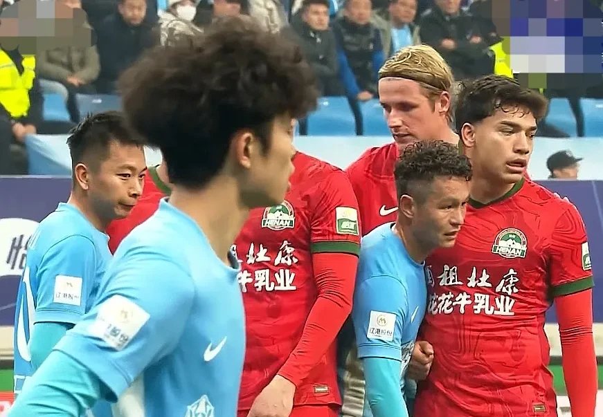 守门员神勇扑救，助球队晋级八强的简单介绍