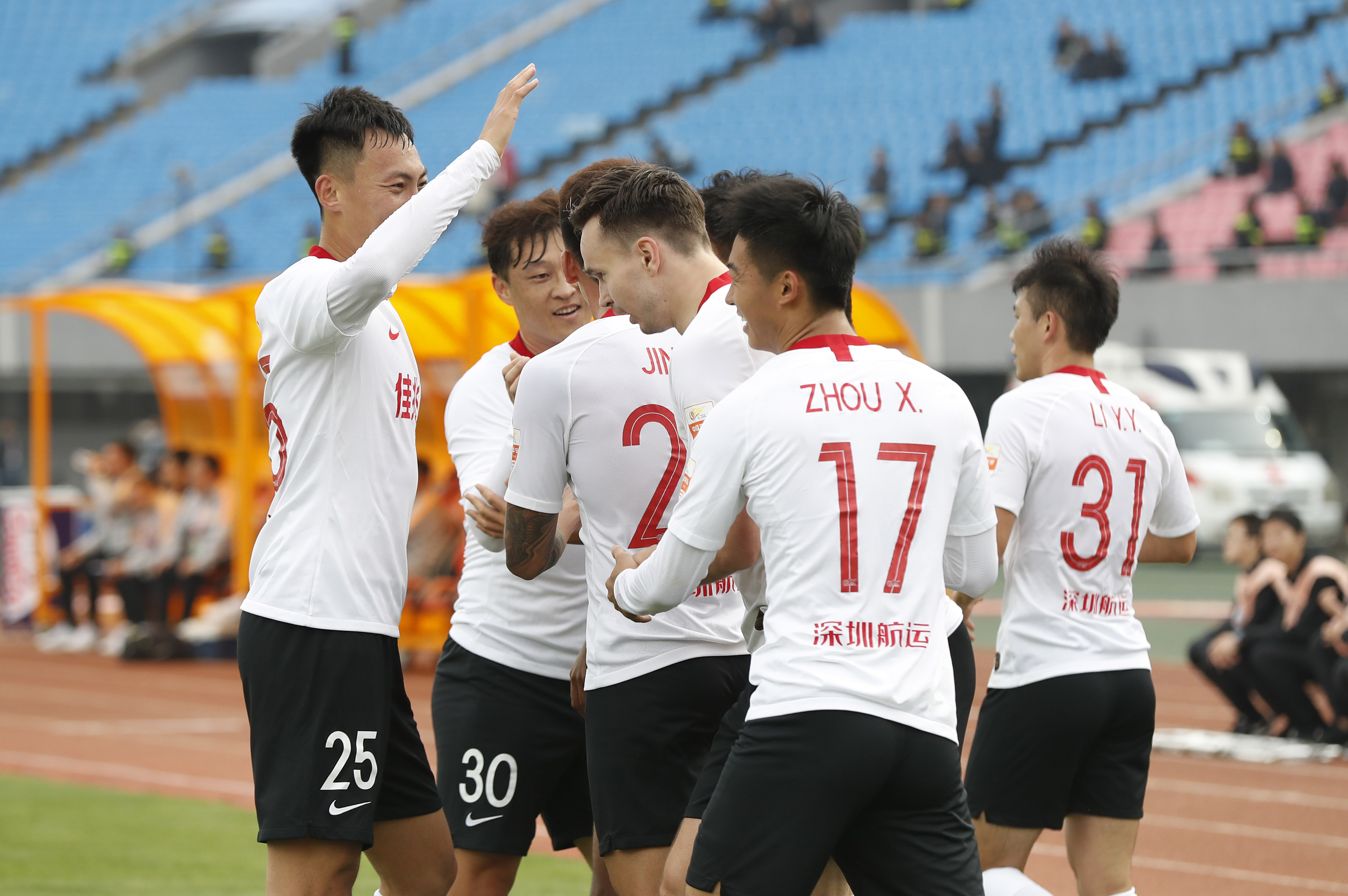 北京国安前锋独中两元，完胜深圳佳兆业队的简单介绍
