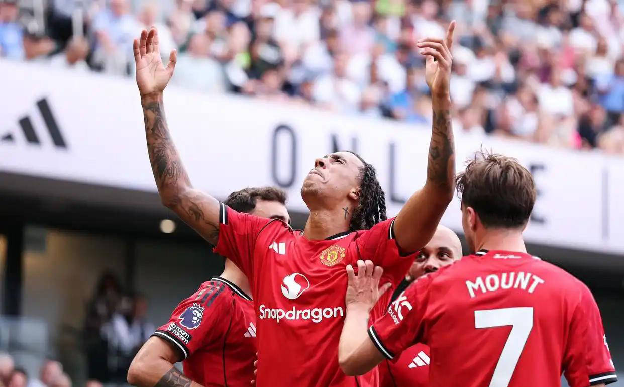 关于曼联大比分获胜,积分追赶领头羊的信息 关于曼联大比分获胜,积分追赶领头羊的信息