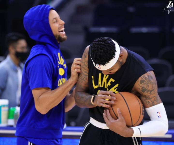 湖人B队力克墨西哥男篮,费沃斯送出助攻的简单介绍 湖人B队力克墨西哥男篮,费沃斯送出助攻的简单介绍